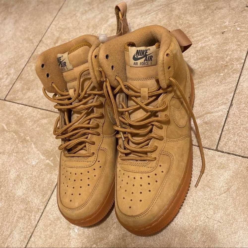 Suede smooth type material but easy to wipe